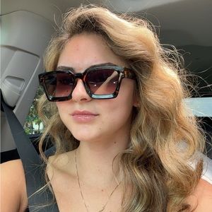 Meet your Posher, Caitlyn